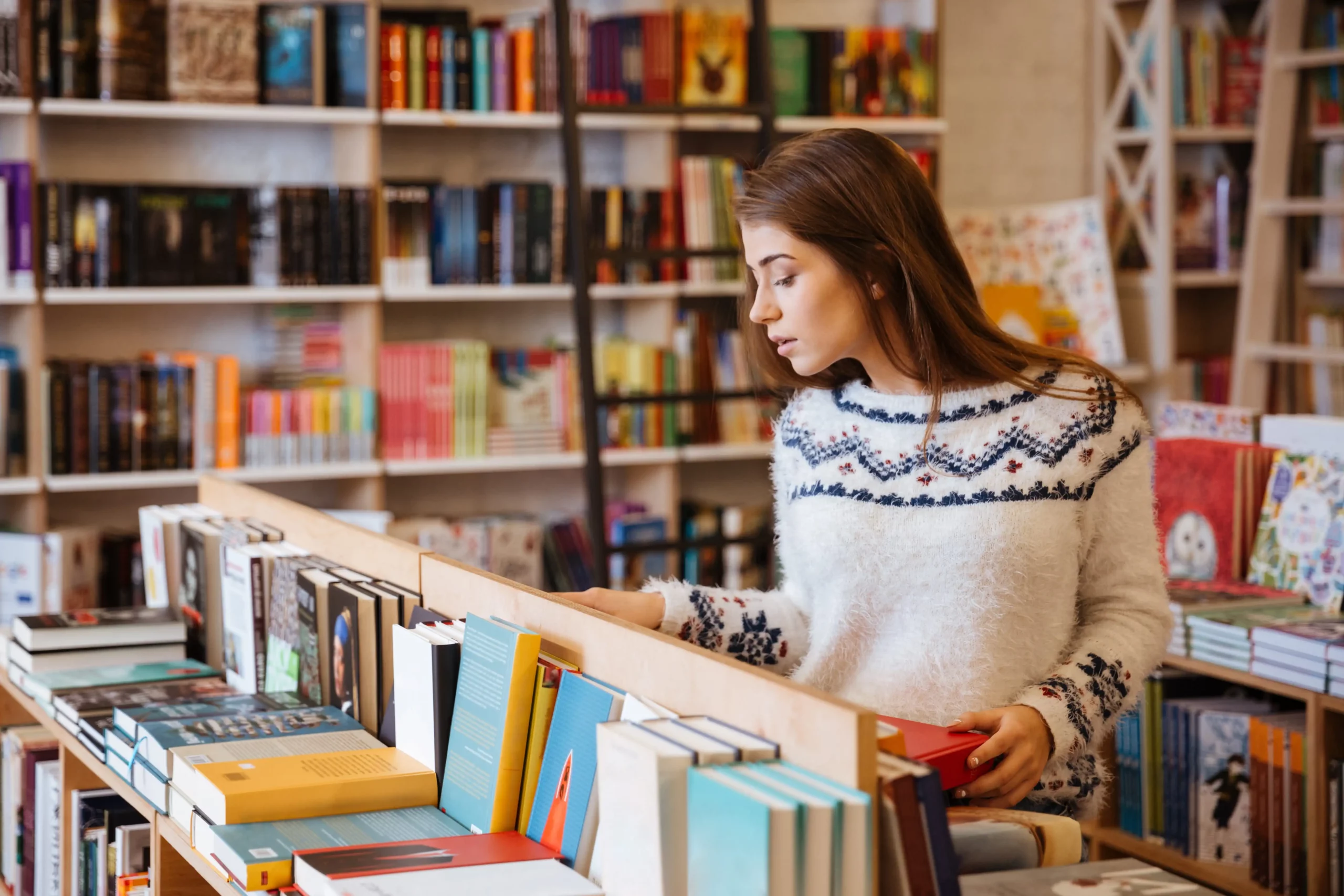 Cliente dans une librairie indépendante